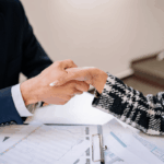 Contratos internacionales: cláusulas clave y jurisdicción