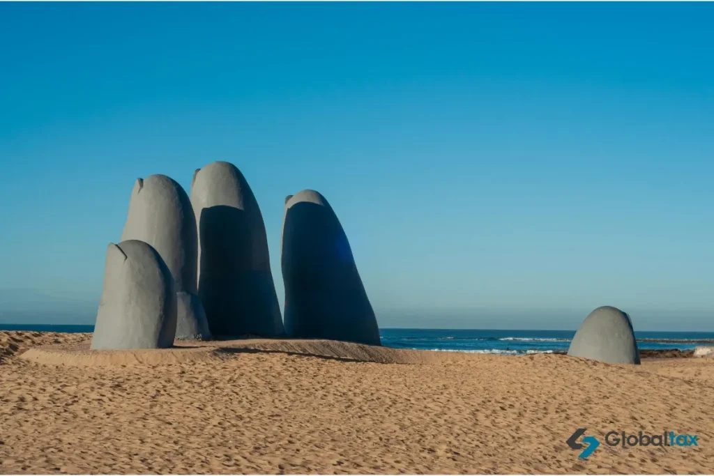 La Mano sculpture on Playa Brava, Punta del Este