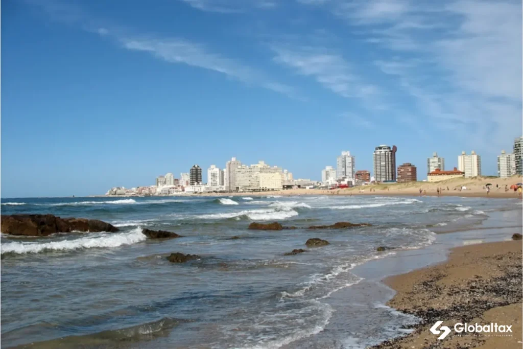 Costa de Playa Brava en Punta del Este, guía de compliance y KYC para empresas en Uruguay